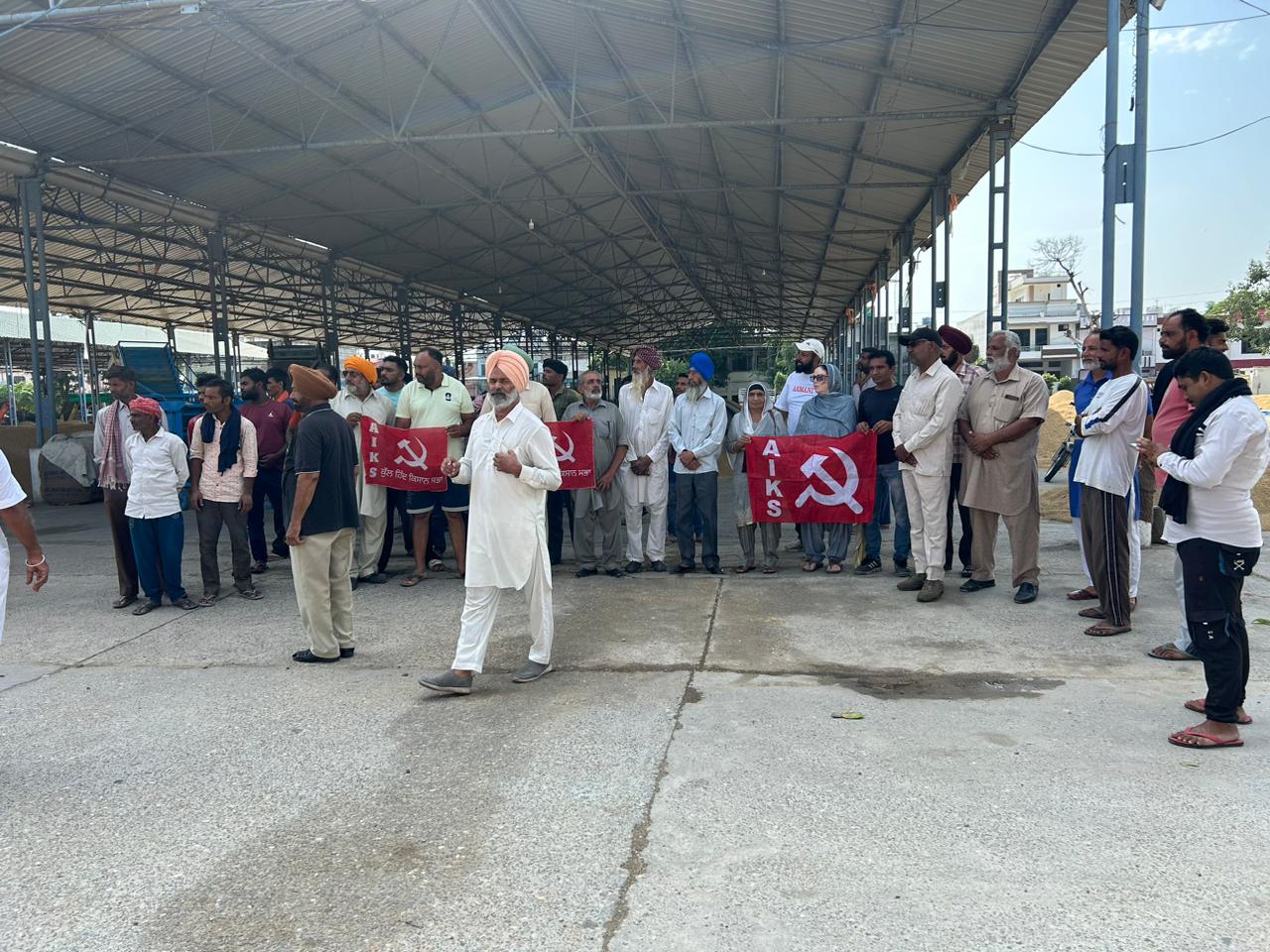 SDM Amit Gupta visited different villages